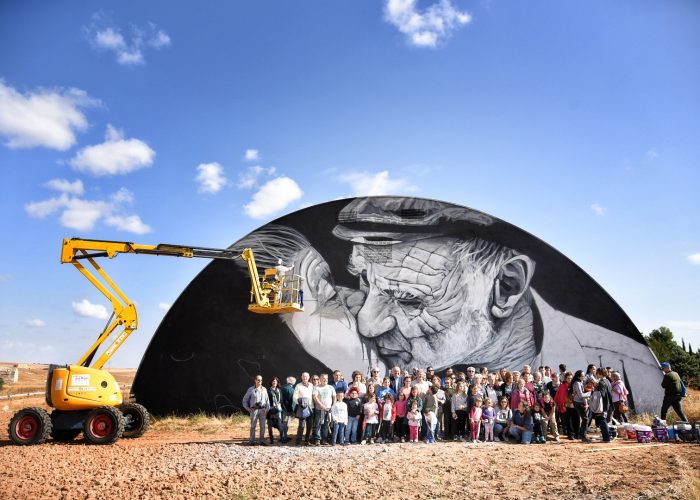 El mural del Libro Abierto se inauguró en el año 2018 junto a vecinos y amigos (2018)